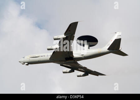 La NATO Boeing E-3 AWACS Sentry piano radar Foto Stock