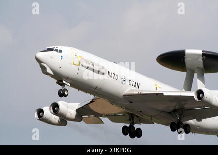 La NATO Boeing E-3 AWACS Sentry piano radar Foto Stock