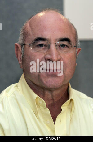 (Dpa) - attore britannico Bob Hoskins assiste la premiere del suo nuovo film 'MRS. Henderson presenta' al trentesimo festival internazionale del Film di Toronto, Canada, 09 settembre 2005. Foto Boesl Hubert Foto Stock