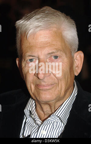 (Dpa) - autore svedese Per Olov Enquist raffigurato a Monaco di Baviera, Germania, il 12 settembre 2005. Enquist viene premiato con il premio Corine per la fiction per il suo romanzo "Il libro di Blanche e Marie ".Foto: Frank Maechler Foto Stock