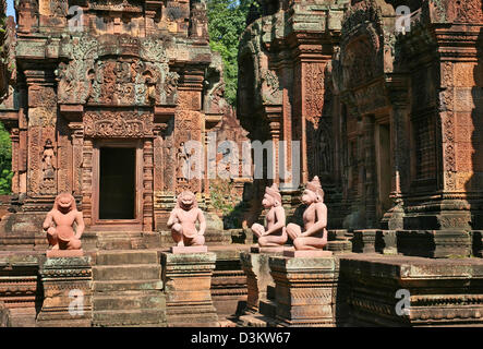 Statue in uno dei templi di Angkor Wat complesso. Cambogia Foto Stock