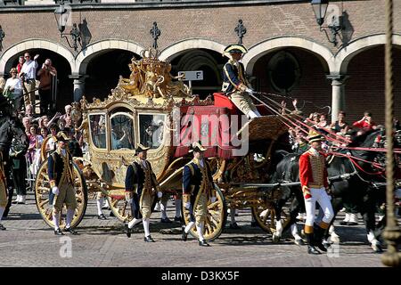 (Dpa) - i membri della famiglia reale olandese arriva in un carro trainato da cavalli per l apertura dell anno parlamentare nel Haag, Paesi Bassi, 20 settembre 2005. Foto: Albert Nieboer (PAESI BASSI) Foto Stock