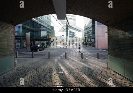 (Dpa) - l'immagine mostra una zona commerciale vicino a Kudamm a Berlino (Germania), 12 ottobre 2005. Foto: Soeren Stache Foto Stock