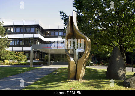 (Dpa) - l'immagine mostra la sede del gruppo media giant Bertelsmann AG in GUETERSLOH, Germania, martedì 18 ottobre 2005. Foto: Bernd Thissen Foto Stock