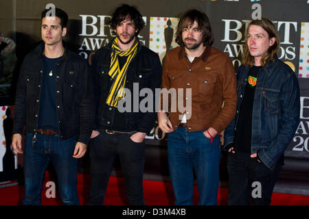 Arni Hjorvar (l-r), Pete Robertson, Justin giovani e Freddie Cowan di British indie rock band i vaccini arriva a Brit Awards 2013 all'O2 Arena di Londra, Inghilterra, il 20 febbraio 2013. Foto: Hubert Boesl Foto Stock