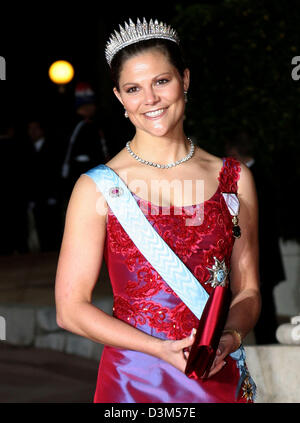 (Dpa) - La Principessa Victoria di Svezia sorrisi come arriva al Monte Carlo opera seguendo le cerimonie che segnano la formale investitura del Principe Alberto II come il nuovo sovrano di Monaco a Montecarlo, Monaco, 19 novembre 2005. (Paesi Bassi) Foto Stock