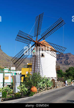 Il mulino a vento restaurato Mogan, Gran Canaria Isole Canarie Foto Stock