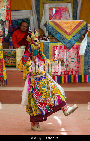 Masked Cham danzatrice presso il Tak Tkok Tse Chu festival a Tak Thok Gompa, (Ladakh) Jammu e Kashmir India Foto Stock