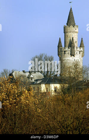 (Dpa) - l'immagine mostra Adolfsturm torre (datata 1350) in Friedberg / Hesse, Germania, 01 dicembre 2005. La città di Friedberg originariamente nata da un forte romano. Fin dalla fondazione nel 1246, la del Burgraviato contea di Friedberg usato per essere una Repubblica aristocratica nel XIII e XIV secolo. La federazione di Darmstadt / Assia avvenuto nel 1834. Foto: Frank può Foto Stock