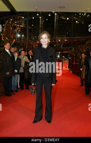 L'attrice francese Isabelle Huppert arriva per la premiere del film 'L'Ivresse Du Pouvoir' alla 56th International Film Festival di Berlino, giovedì, 16 febbraio 2006. Il film viene eseguito nella competizione di quest'anno al film festival. Foto: Jens Kalaene Foto Stock