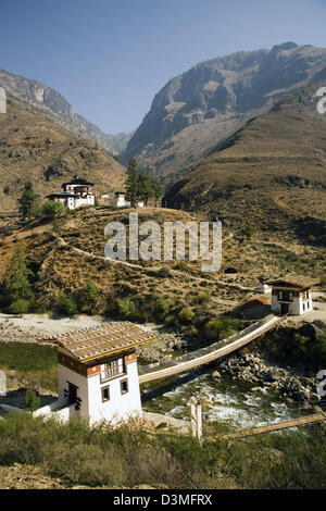 Tamchhog Lhakhang tempio, tra Paro e Thimphu, Bhutan, Asia Foto Stock