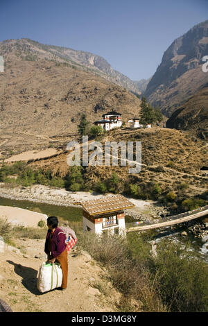 Tamchhog Lhakhang tempio, tra Paro e Thimphu, Bhutan, Asia Foto Stock