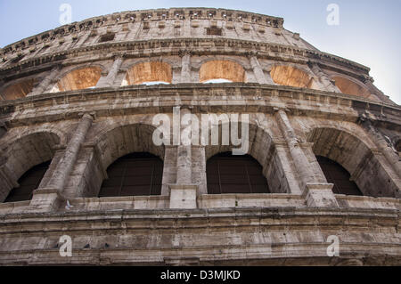 Una vista ravvicinata del Colosseo di Roma antica Foto Stock
