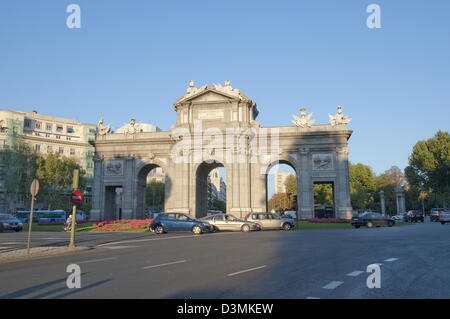 Puerta de Alcalá a Madrid Spagna Foto Stock