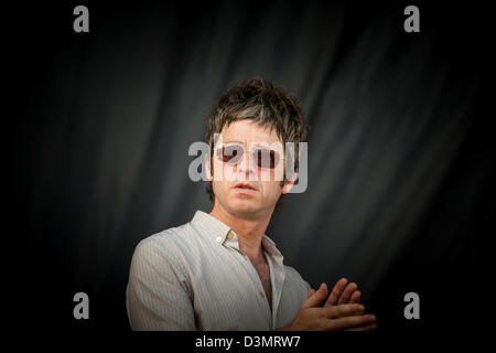 Dopo Oasis, Noel Gallagher di alta uccelli in volo in concerto a V festival, Chelmsford Essex REGNO UNITO Foto Stock