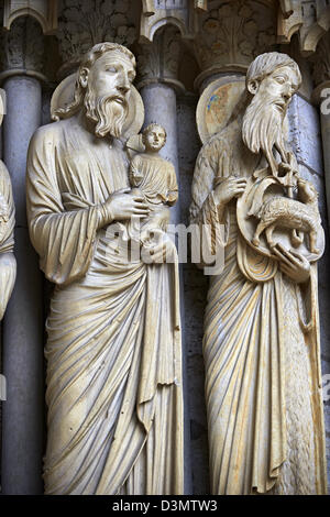 Statue gotiche da sud portico della Cattedrale di Chartres, Francia. . Un sito Patrimonio Mondiale dell'UNESCO Foto Stock