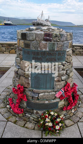 Bus Shetland memorial in Scalloway, Isole Shetland Foto Stock