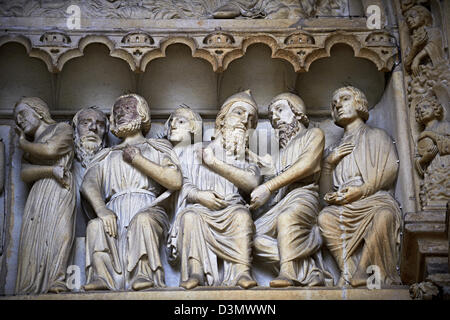 Statue in stile gotico della cattedrale di Chartres, Francia. . Un sito Patrimonio Mondiale dell'UNESCO. Foto Stock