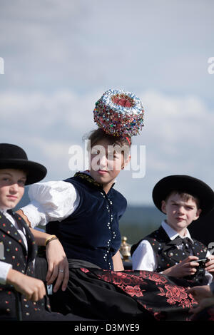 Sankt Margen, Germania, ragazza in abito tradizionale con Schaeppel come copricapo Foto Stock