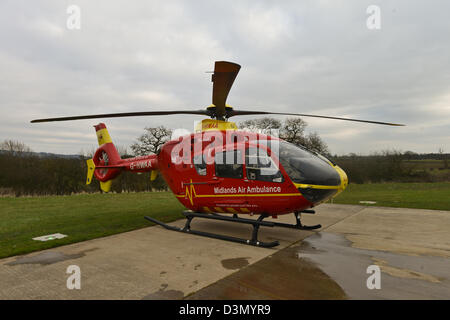 West Midlands, Regno Unito. Il 21 febbraio 2013. Immagine mostra:Mike Tindall MBE e Andy Goode a Midlands Air Ambulance HQ. Mike e Andy sono state fatte ambasciatori per le Midlands Air Ambulance carità. Strensham Air Base, M5 Junction 8 in direzione Nord West Midlands. Credito: Jules annan / Alamy Live News Foto Stock