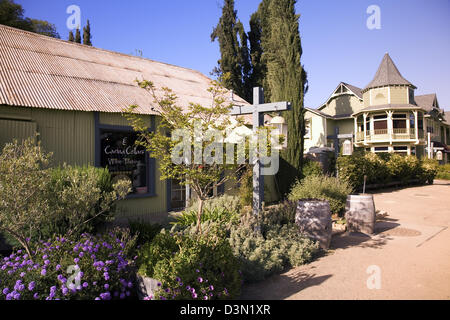 Il villaggio del vino di Los Olivos è luogo di ritrovo turistico nella Santa Ynez Valley, appena a nord di Santa Barbara, California, Stati Uniti d'America Foto Stock