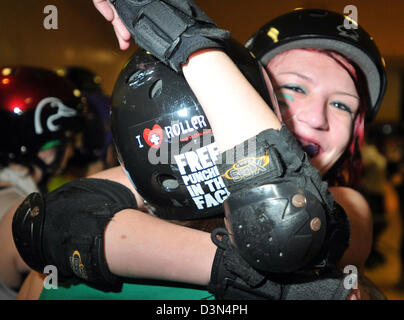 Amateur roller derby league a Groton, CT la raccolta di fondi per le vittime dell'Newtown le riprese Foto Stock