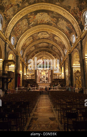 San Giovanni Concattedrale alter dal retro della chiesa barocca, disegni dorati Foto Stock