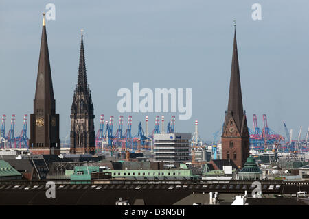 Amburgo, in Germania, città fatti presso la chiesa di San James, la chiesa di San Nicola e la chiesa di San Pietro Foto Stock