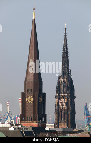 Amburgo, Germania, e la chiesa di San Nicola Torri derJakobskirche Foto Stock