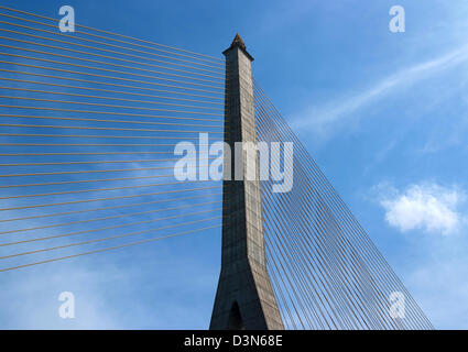 Mega sling Bridge,Rama 8, spanning di Choa Phraya a Bangkok in Tailandia Foto Stock