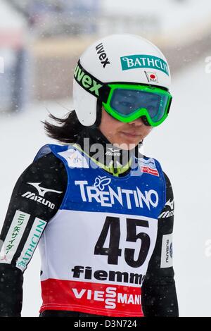 Sara Takanashi (JPN), 21 febbraio 2013 - Salto con gli sci : FIS Nordic Ski World Championships 2013 donne formazione ufficiale a Predazzo Ski Jumping Stadium, Val di Fiemme, Italia. (Foto di Enrico Calderoni/AFLO SPORT) Foto Stock