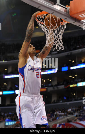 Febbraio 21, 2013 - Los Angeles, California, Stati Uniti - 21 Febbraio 2013: Los Angeles, CA. Los Angeles Clippers le piccole avanti Matt Barnes (22) va per una Slam Dunk durante il gioco NBA tra il Los Angeles Clippers e il San Antonio Spurs a Staples Center a Los Angeles, CA. Il San Antonio Spurs sconfiggere i Los Angeles Clippers 116-90. David cofano/CSM. Foto Stock