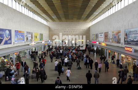 La foto mostra la sala principale della stazione di Leningrado a Mosca, Russia, 22 marzo 2006. Sullo sfondo al centro è un busto di Vladimir Lenin. Foto: Andreas Gebert Foto Stock