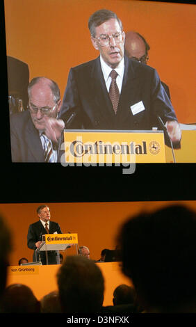 Manfred Wennemer, CEO di Continental AG, dà un discorso durante la società assemblea generale nella sala congressi di Hannover, Germania, venerdì 05 maggio 2006. Il fornitore di componenti automobilistici annuncia il vecchio anno i risultati e le aspettative per il nuovo anno. Foto: Patrick Lux Foto Stock