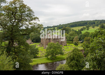 Bolton Priory in Bolton Abbey Estate vicino a Skipton in North Yorkshire Foto Stock