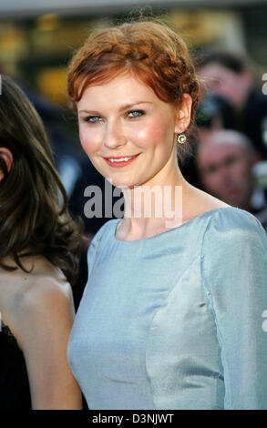 Noi attrice Kirsten Dunst arriva alla premiere del film Marie Antoinette' presso il Palais des Festivals Cannes, Francia, mercoledì 24 maggio 2006. Foto: Hubert Boesl Foto Stock