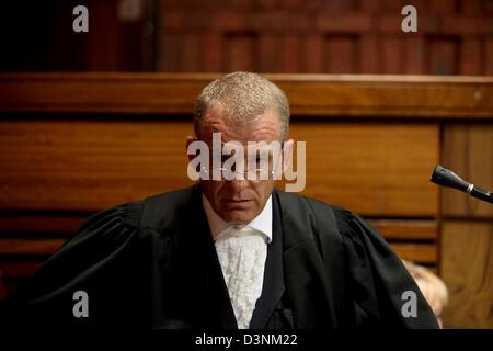 Pretoria, Sud Africa. Febbraio 21, 2013. Gerrie Nel a Pretoria Magistrato della Corte . Oscar Pistorius è accusato di aver ucciso Reeva Steenkamp il 14 febbraio 2013. Nel è stato avvocato in caso. Foto di Gallo Immagini / i tempi /Sizwe Ndingane/Alamy Live News Foto Stock