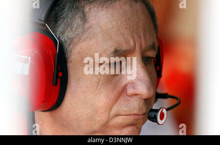 Scuderia Ferrari Team Manager francese Jean Todt nella foto durante la terza sessione di prove libere per il 2006 di Formula 1 Gran Premio di Gran Bretagna presso la pista di Silverstone, Inghilterra, Sabato, 10 giugno 2006. Foto: Jens Buettner Foto Stock