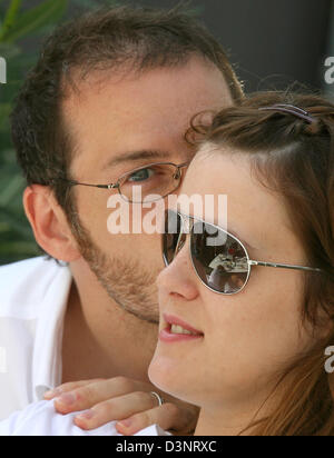 La foto mostra Canadian pilota di Formula Uno Jacques Villeneuve per la BMW Sauber e sua moglie Johanna presso il paddock del Gilles Villeneuve race track a Montreal, Canada, Domenica, 25 giugno 2006. Foto: Jens Buettner Foto Stock