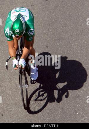 Ciclismo norvegese pro Thor HUSHOVD del Credit Agricole cycling team corse la sua moto durante il prologo al Tour de France 2006 in un singolo percorso di tempo intorno a Strasburgo, Fance, Sabato, 01 luglio 2006. Hushovd ha vinto il prologo. Foto: Patrick Seeger +++(c) dpa - Bildfunk+++ Foto Stock