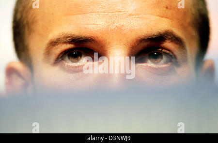 La foto mostra il calcio italiano player Alessandro del piero durante il team della conferenza stampa presso la "Casa Azzurri' italiana la Coppa del Mondo nella sede centrale di Duisburg, Germania, giovedì, 06 luglio 2006. L'Italia dovrà affrontare la Francia per la Coppa del Mondo FIFA 2006 finale di Berlino Domenica, 09 luglio 2006. Foto: Roland Weihrauch Foto Stock