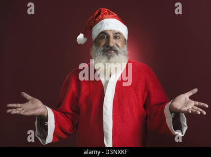 Uomo vestito da Babbo Natale Foto Stock