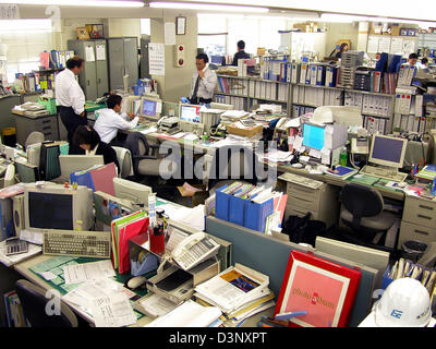 (Dpa) file - Vista in piano aperto ufficio di una società elettronica a Tokyo in Giappone, 17 aprile 2005. Foto: Juergen Effner Foto Stock