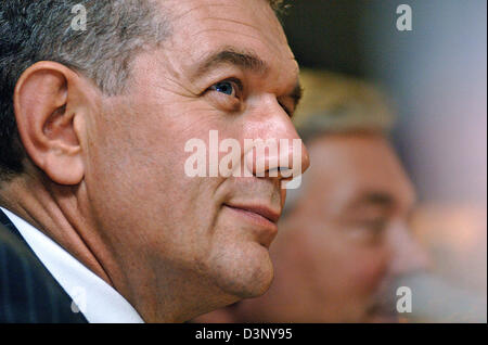 CEO di Airbus Christian Streiff raffigurato in una conferenza stampa a Farnborough International Airshow 2006 in Franborough, Gran Bretagna, lunedì 17 luglio 2006. Con il nuovo Airbus A350-'XWB' la società reagisce alle critiche dei clienti sul presente A350. Il 'XWB' sta per 'Extra Wide Body" che è stato il principale punto di critiche pronunciate. Foto: Airbus/Masclet Foto Stock