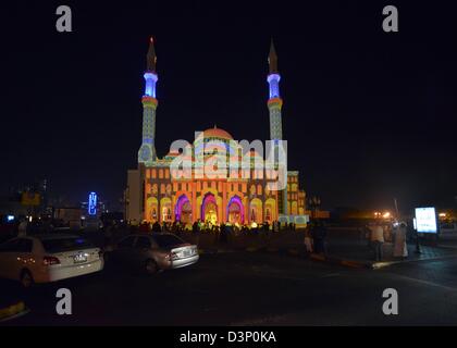 Sharjah Light Festival 2013 (illuminare la vostra immaginazione). Mosscheen illuminato in Sharjah city in Sharjah. La foto mostra la Masjid Al Noor. Foto Stock