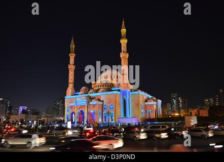 Sharjah Light Festival 2013 (illuminare la vostra immaginazione). Mosscheen illuminato in Sharjah city in Sharjah. La foto mostra la Masjid Al Noor. Foto Stock