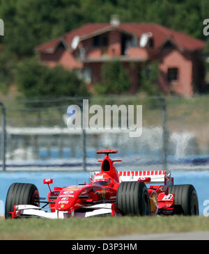 Il tedesco pilota di Formula Uno Michael Schumacher della Scuderia Ferrari in azione durante la prima sessione di prove per il Gran Premio di Turchia al circuito di Istanbul Park nei pressi di Istanbul, Turchia, Venerdì, 25 agosto 2006. Formula 1 Gran Premio di Turchia si terrà domenica 27 agosto. Foto: Rainer Jensen Foto Stock