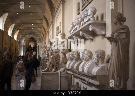 Classica scultura romana gallerie al Museo del Vaticano a Roma mostra dèi ed imperatori tra le sculture Foto Stock