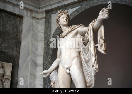 Famosi classici della scultura in marmo Apollo Belvedere Pythian Apollo scoperto in uno scavo in durante il Rinascimento in Vaticano Foto Stock