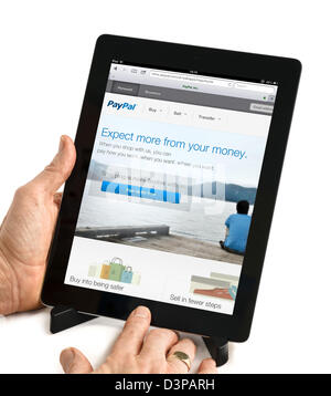 Schermata di iscrizione per il sito Web di PayPal su una quarta generazione di Apple computer tablet iPad Foto Stock